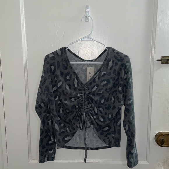 NWT Women’s Grey Leopard Print Drawstring Cropped Sweater - Picture 2 of 6